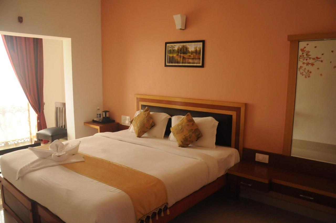 Alwesal International Hotel Madikeri Exterior photo